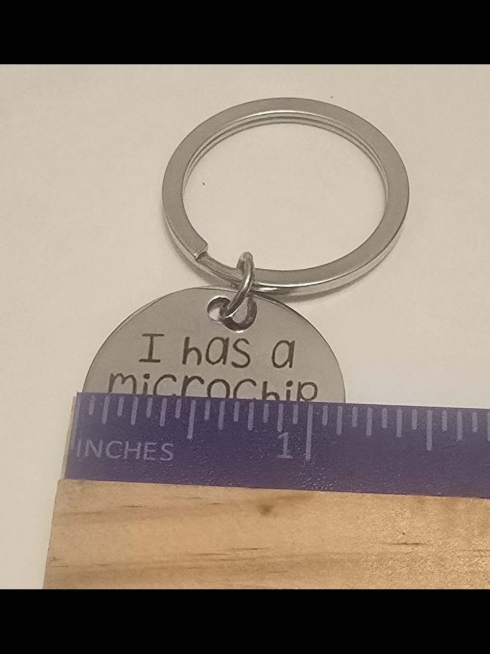 'I has a microchip' Engraved Pet ID Tag - Silver - Picture 2 of 3